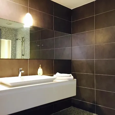 Comfy With Shared Pool Near