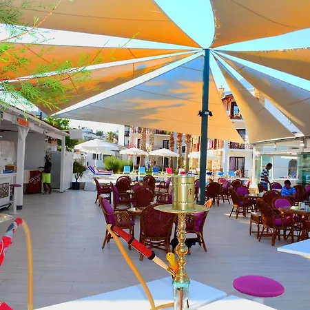 Comfy With Shared Pool Near