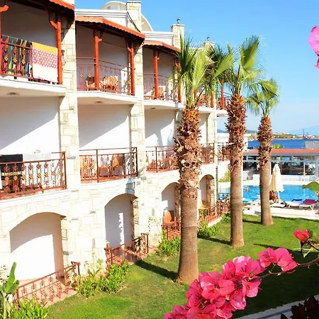 Comfy With Shared Pool Near Hotel Gumbet