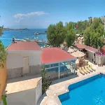 Hotel Comfy With Shared Pool Near 3*