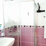 Hotel Comfy With Shared Pool Near 3*