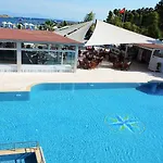 Comfy With Shared Pool Near
