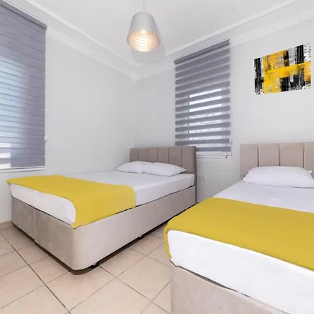 Comfy With Shared Pool Near Hotell