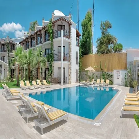 מלון Comfy With Shared Pool Near בודרום