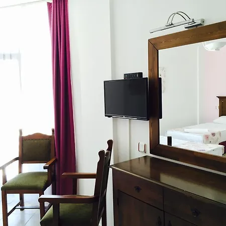 מלון Comfy With Shared Pool Near 3*