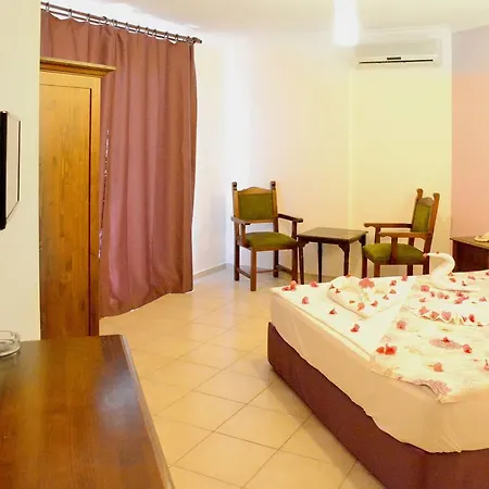 מלון Comfy With Shared Pool Near בודרום