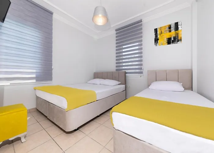 Comfy With Shared Pool Near Hotell