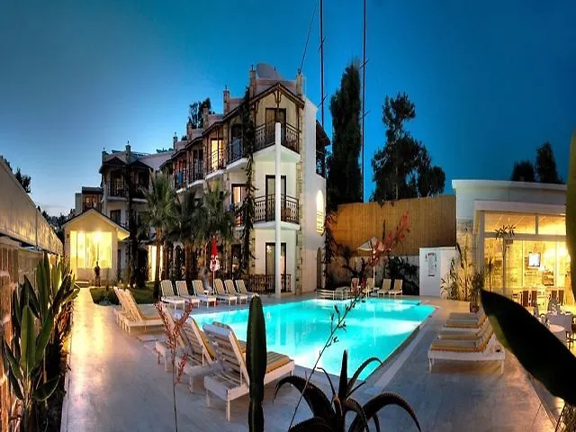 Comfy With Shared Pool Near Hotell Bodrum