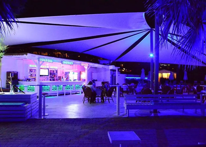 Comfy With Shared Pool Near Hotell Bodrum