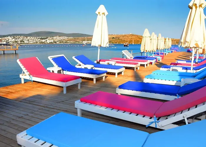 Comfy With Shared Pool Near Hotell