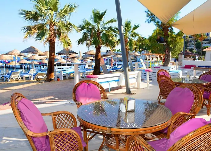 Comfy With Shared Pool Near Hotell Bodrum