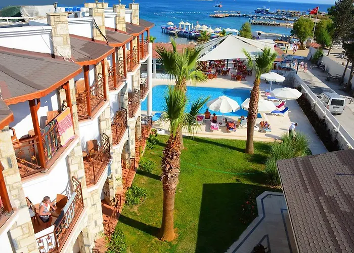 Comfy With Shared Pool Near Hotell