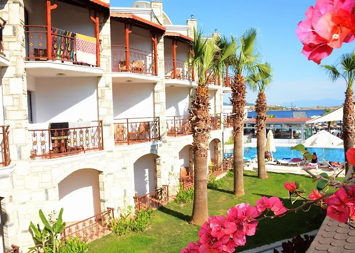 Comfy With Shared Pool Near Hotell Bodrum