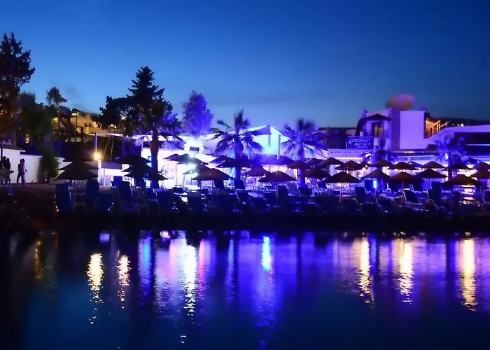 Hotell Comfy With Shared Pool Near