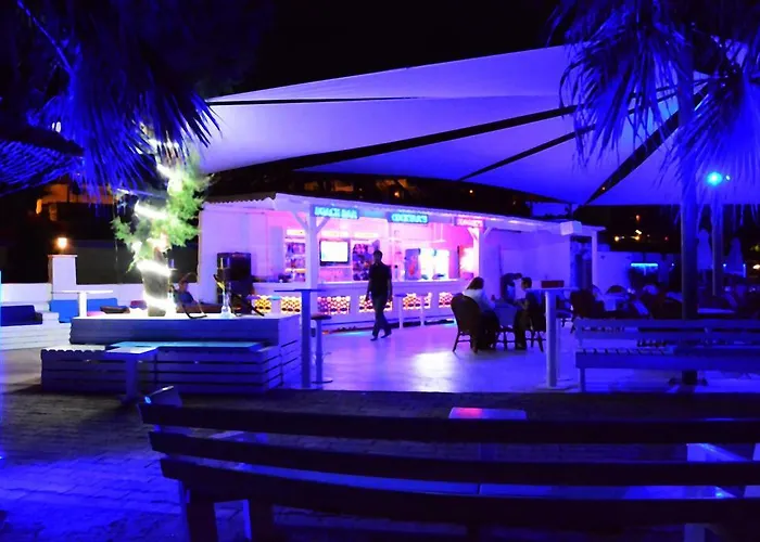 Hotell Comfy With Shared Pool Near