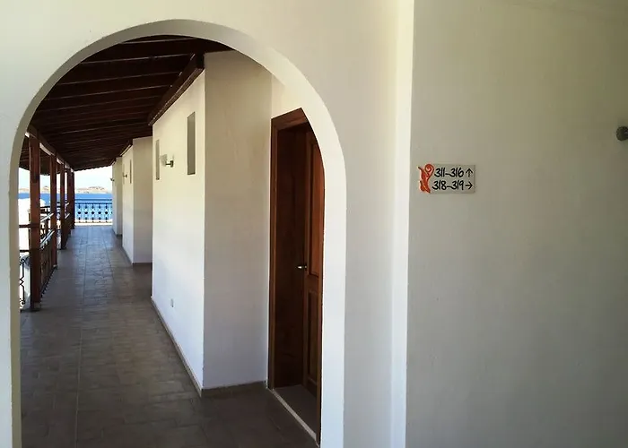 Hotell Comfy With Shared Pool Near