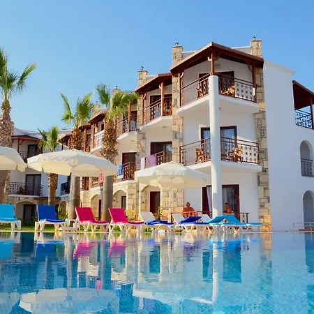 Comfy With Shared Pool Near Hotell