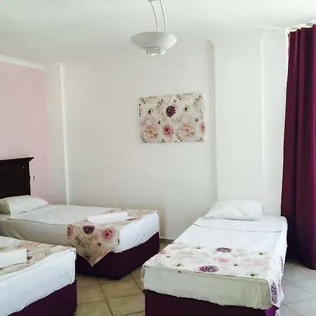 Comfy With Shared Pool Near Hotell