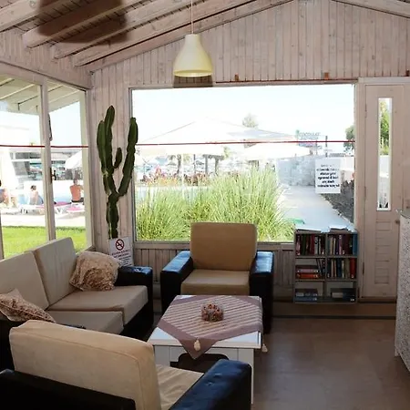 Comfy With Shared Pool Near Hotell 3*