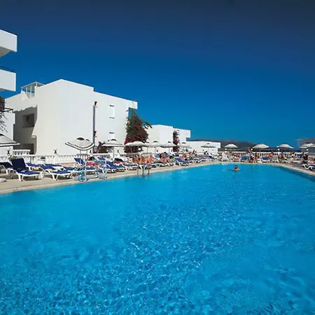 Hotell Comfy With Shared Pool Near 3*