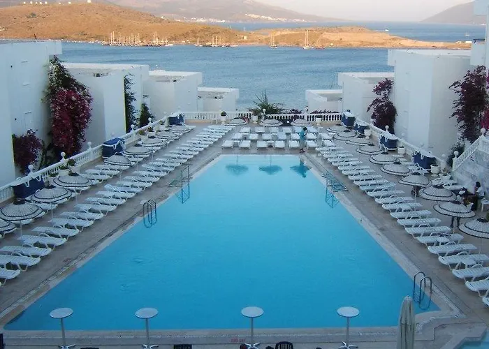 Otel Comfy With Shared Pool Near 3*