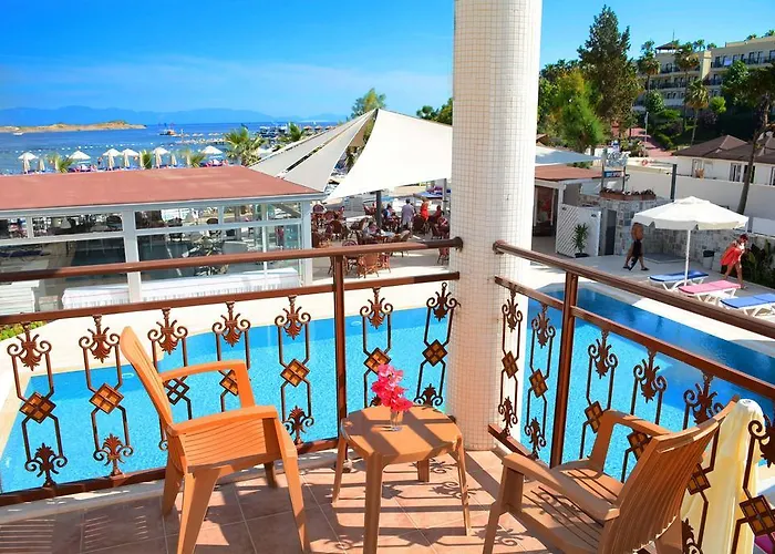 Hotel Comfy With Shared Pool Near