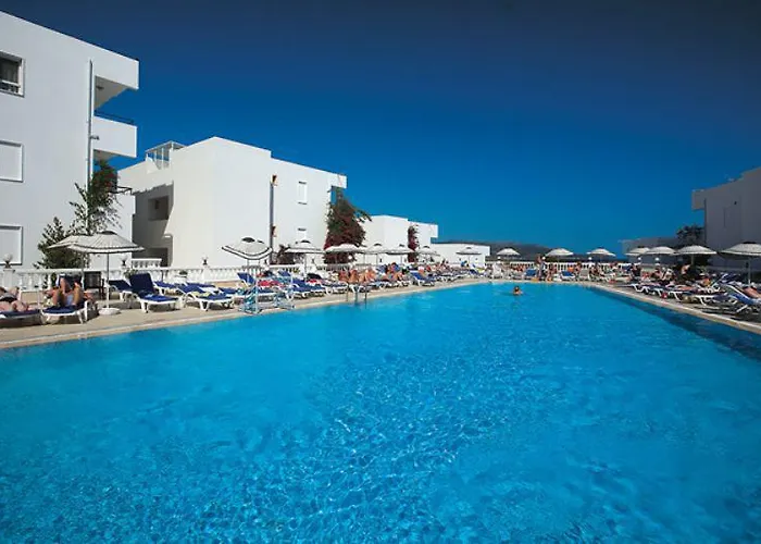 Otel Comfy With Shared Pool Near 3*